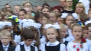 Единицы пели Гимн Украины на линейке в школе №54 (видео "Корабелов.Инфо")