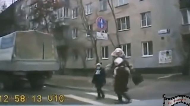 приколы с девушками приколы на дорогах  fun with the girls fun on the road