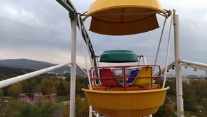 НА КОЛЕСЕ ОБОЗРЕНИЯ В ПАРКЕ ИМ. Ю. ГАГАРИНА, ЮЖНО-САХАЛИНСК