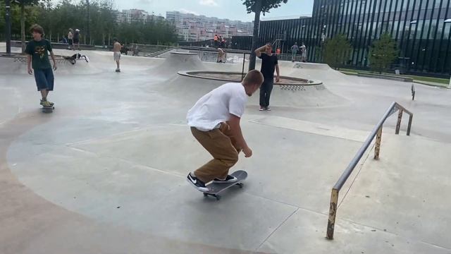 САМЫЕ ВАЖНЫЕ ТРЮКИ В СКЕЙТБОРДИНГЕ смотреть онлайн