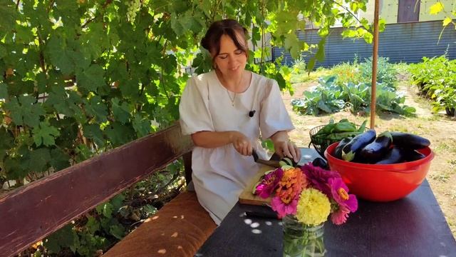 ЗАГОРОДНЫЙ ДОМ 🏡 КИПИТ ЖИЗНЬ | ДЕЛА В САДУ И НА УЧАСТКЕ | ГОТОВИМ САМЫЕ ВКУСНЫЕ БАКЛАЖАНЫ НА ЗИМУ