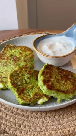 Оладьи из брокколи с сыром от блогера dmitrieva.marinna — полезный и вкусный завтрак🥞#foodru
