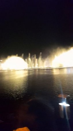поющий фонтан в Гроздненском море ( г.Гроздный)
