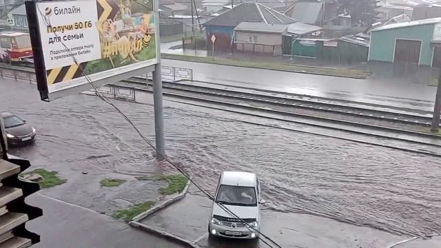 Улицы Барнаула затопило после дождя