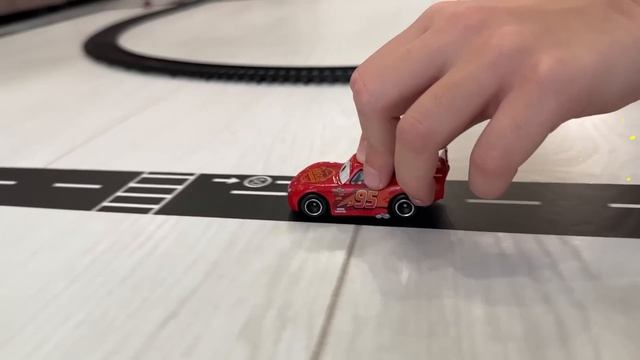 Марк, Маккуин и другие машины решают проблемы смотреть онлайн