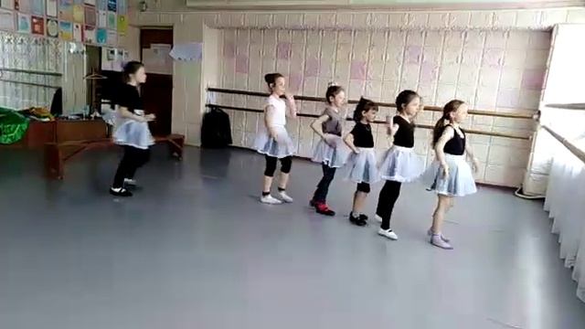 Отработка хореографических элементов.