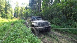 джип вранглер и уаз хантер на одной покатушке (но едут по-разному)