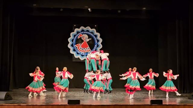 Казачья пляска "Верболест" - Ансамбль народного танца «Росинки» смотреть онлайн