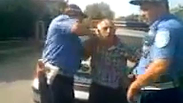 Гаишник отрывает сам себе погон смотреть онлайн