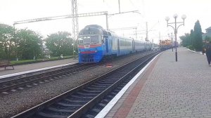 Дизель-поезд Д1-757 "Верес" Д1-631 прибывает на станцию Ковель