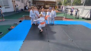 Разминка малышей в моей группе киокушинкай каратэ плюс дхюдо.