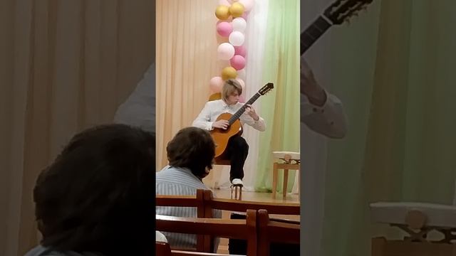 Гитара поёт...