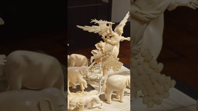 Холмогорская резьба по кости.