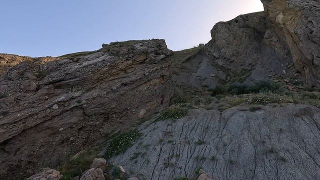 ЗАБИТЫЕ ПЛЯЖИ в Орджоникидзе 2024. Туристов не остановить! Обстановка в Крыму! смотреть онлайн