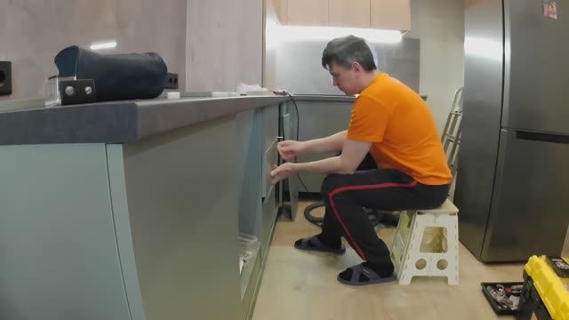 Таймлапс. Монтаж кухни. Четыре дня за полторы минуты