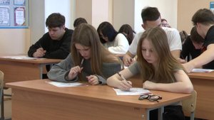 Няганские школьники написали письма бойцам СВО