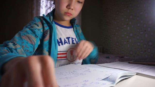 vlogmas #3 //  готовлюсь к СОЧ по матеше, наряжаем ёлку смотреть онлайн