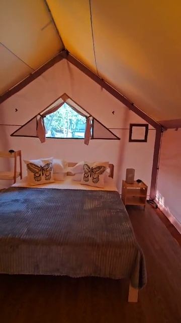 Шатер в Глэмпинге Можжевеловый Рай