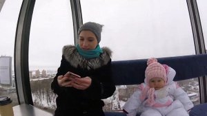 На колесе обозрения зимой/ Маме страшно, качает кабинку/ Влог/ Оцени