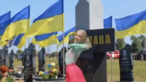 Маша Кондратенко - ванька-встанька на русском.