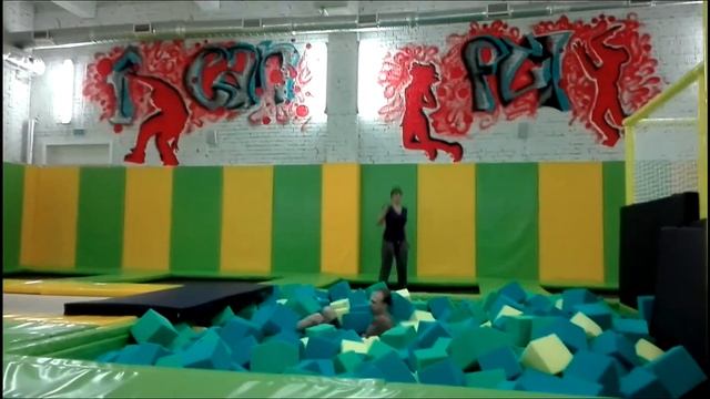 Прыжки на батуте и чуточку брейкинга под Airtwist Project