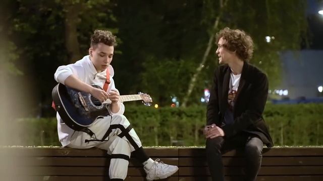 Аааа!!! Меня подкололи! ГИТАРИСТ притворился НОВИЧКОМ с Уличным Музыкантом. Прикол. смотреть онлайн