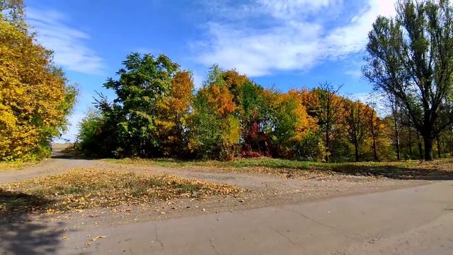 ⚒Проезжая мимо работы во время отпуска прилегающая территория не кажется такой уродской🤣 смотреть онлайн