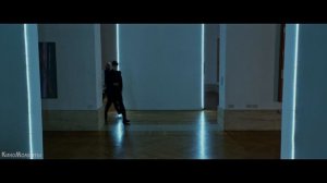 Джон охотится на Сантино Д’Антонио в музее. Джон Уик 2