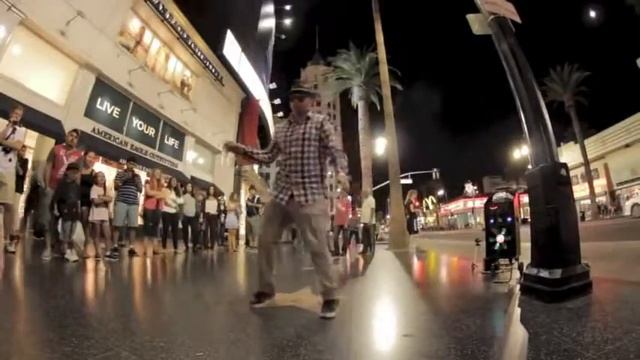 чувак танцует смотреть онлайн