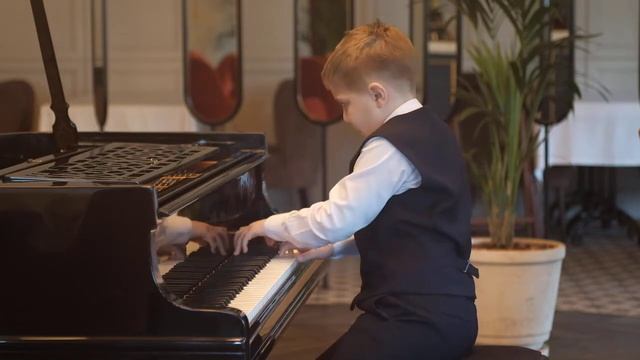 НА КРЫЛЬЯХ МУЗЫКИ Треймо-Сухомлинов Александр, 5-7 лет, И. Шамо “Утро в лесу”