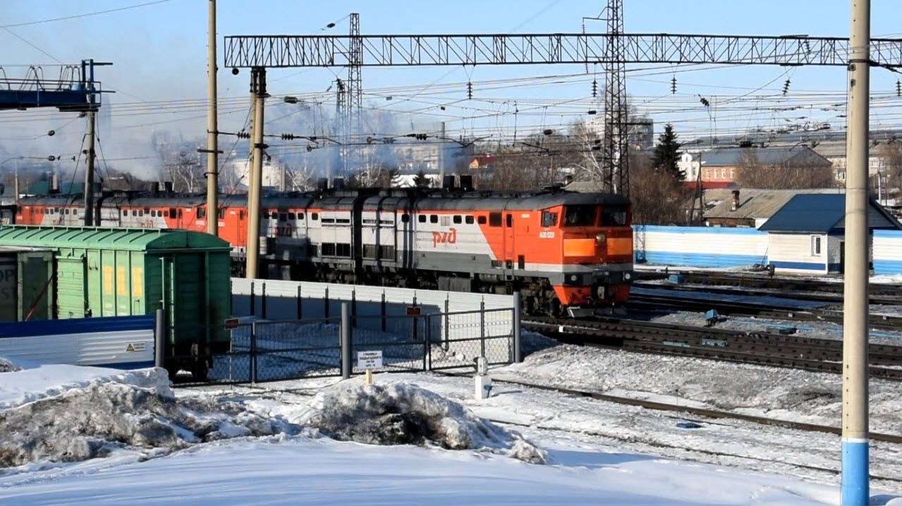 Тепловозы 2ТЭ10М-3261 и 2ТЭ10М-2738. Отправление двойной тяги. Звук 10Д100.