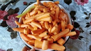 Что сделать с мелкой морковью? А что готовите вы?