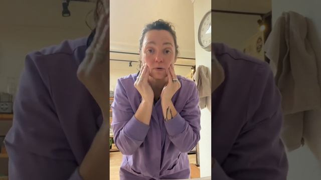 How to apply the face & body oil after using the citrus cleansing oil. смотреть онлайн