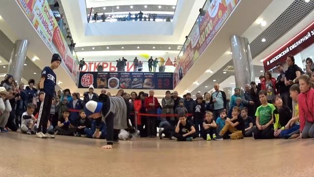 Шкляр Марк vs Тимошенко Роман BREAKDANCE Battles 1х1 Kids  "HOT Connection" Battle смотреть онлайн