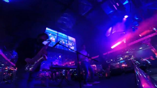 MC Klych, Ксения Кузнецова, Стас Майнугин - взлетаю (CrystalClub 22.05.15 live) смотреть онлайн