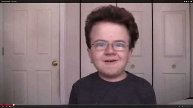 Очкарик танцует под LEVELS смотреть онлайн