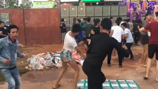 Ничего удивительного рядом (наблюдение) - фестиваль народной музыки Таиланда смотреть онлайн