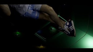 На холодном полу