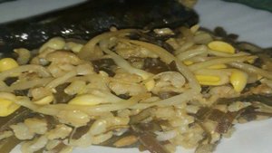 Рис с ламинарией и ростками сои