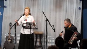 Сорвала я цветок полевой.