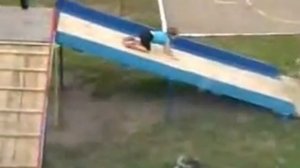 СТРАННЫЕ ДЕТИ на горке.wmv