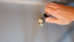 как зажигать спиртовку зажигалкой