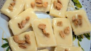 Помадка из сухого молока с фисташками.