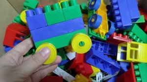играем в детский конструктор
