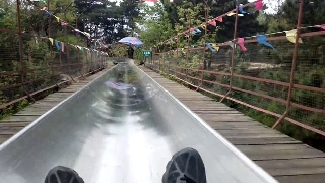 Спуск со Стены на тобогане смотреть онлайн