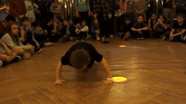 Энерджи 2015 хип хоп отбор 1 день( Такая маленькая))) смотреть онлайн