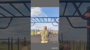 Подтягивания 32 раза, паралельным хватом