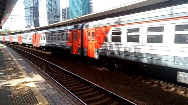 Электропоезд ЭД4МК-0075 прибывает на станцию Фили. смотреть онлайн