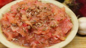Салат из редьки с яблоком и семенами льна