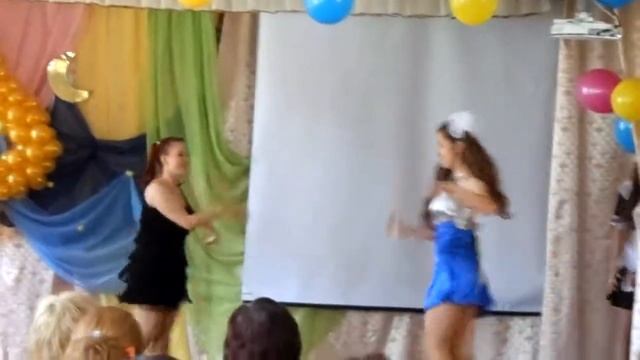 Диана и Регина, Последний звонок,латина смотреть онлайн